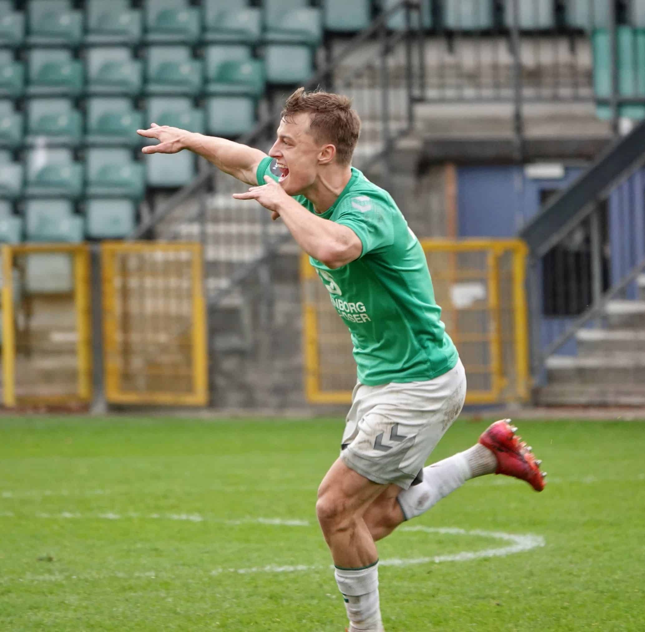 AB extends with top scorer