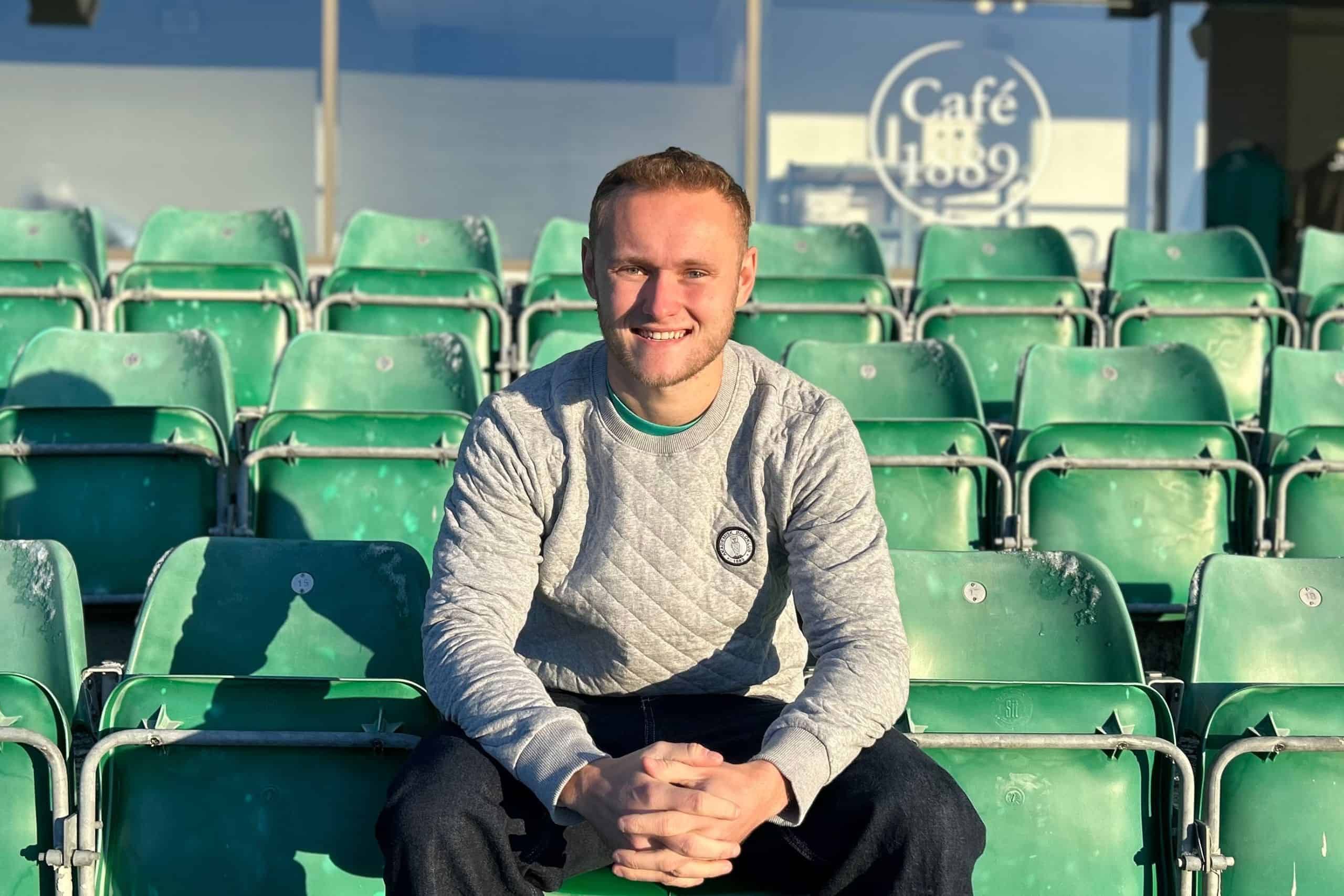 AB signs contract with Casper Grening