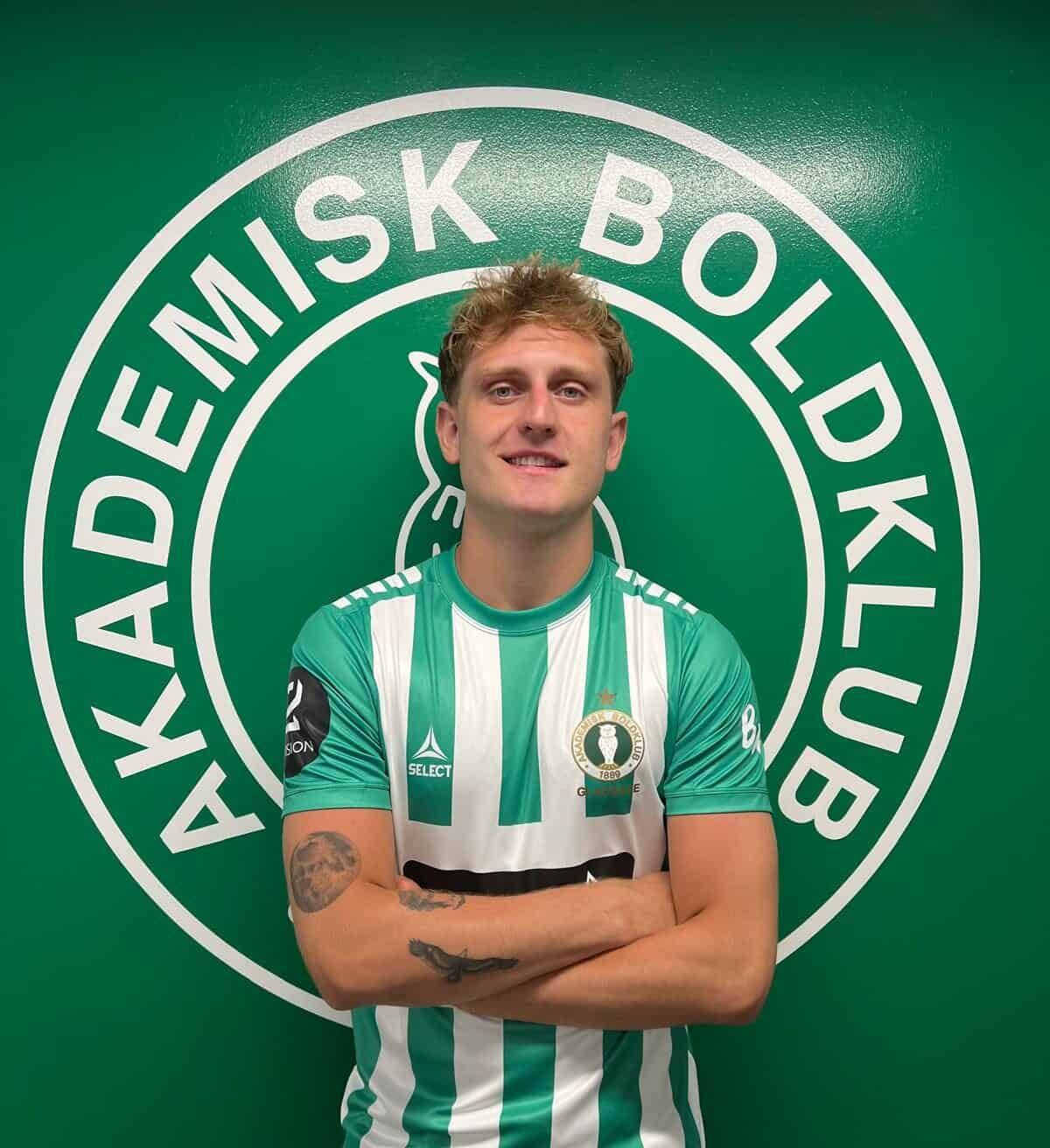 AB skriver med ung offensivspiller