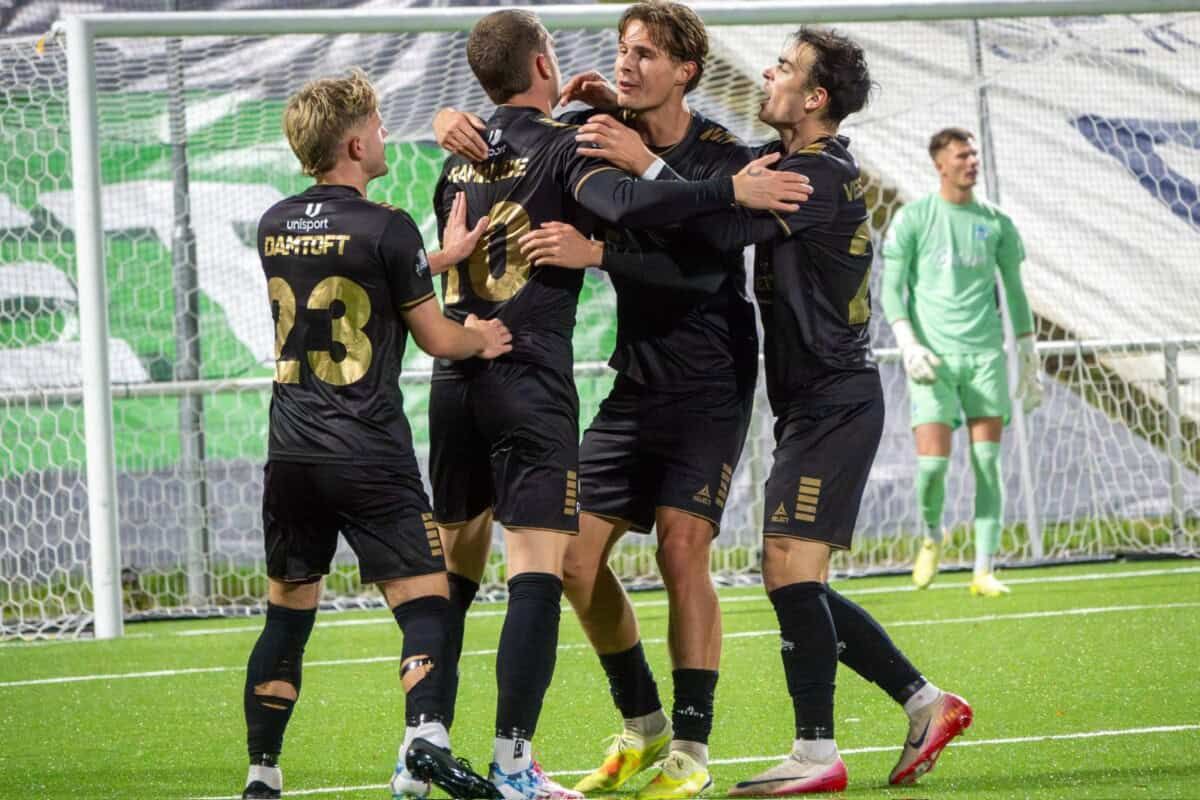 AB vinder 5-1 og overvintrer på 1. pladsen