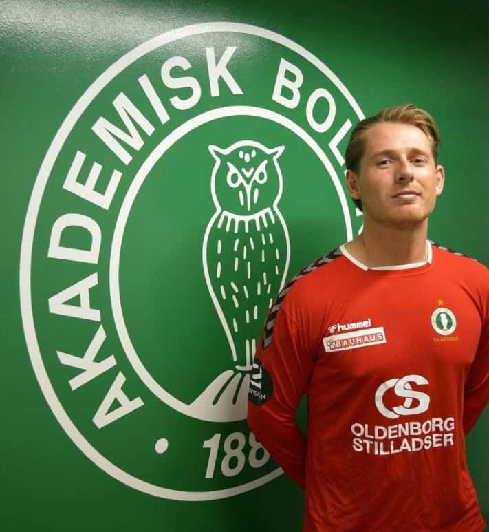 Dutch goalkeeper with Super League experience