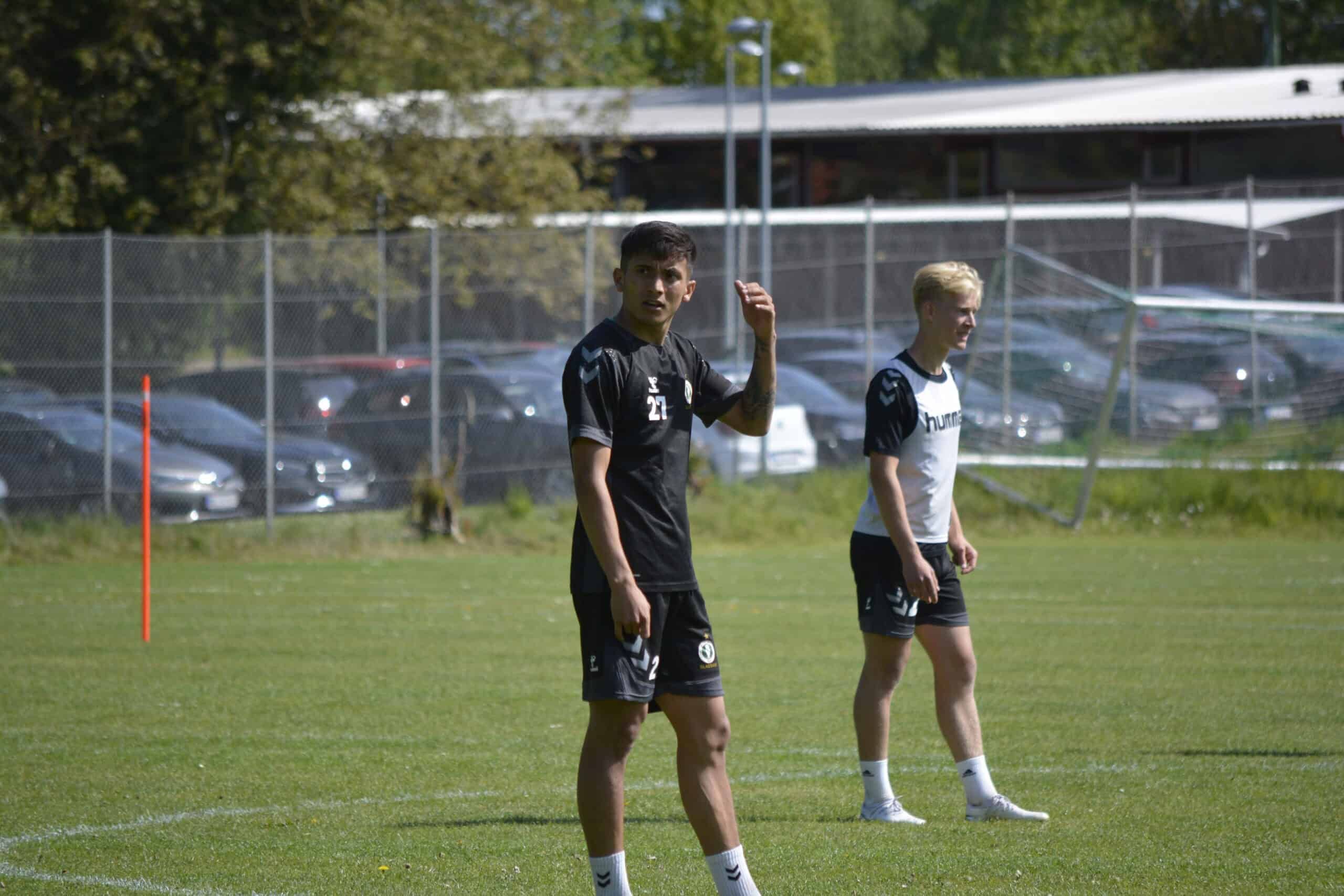 Fodboldfest i morgen aften